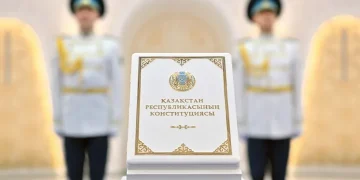«Дәуірлік оқиға» – Тоқаев қазақстандықтарды жаңа Конституцияның заңды күшіне енуімен құттықтады