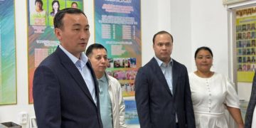 Аким области Есет Байкен повторно проинспектировал ход строительства больницы в Улытауском районе.